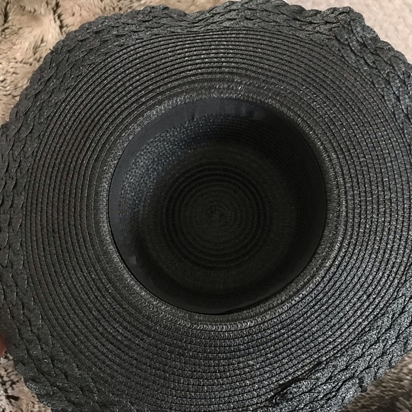 black sunhat - Picture 3 of 3